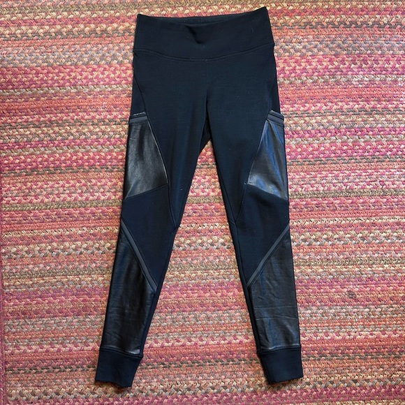 ATHLETA BLACK URBAN COZY TIGHTS STASH POCKET - Picture 1 of 5